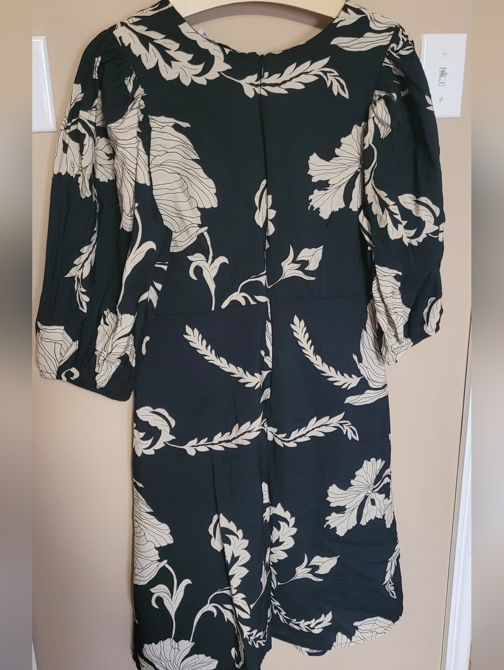 💛2 for $20💛 Bundle and save Black & Cream Floral V-Neck Dress - Picture 6 of 13